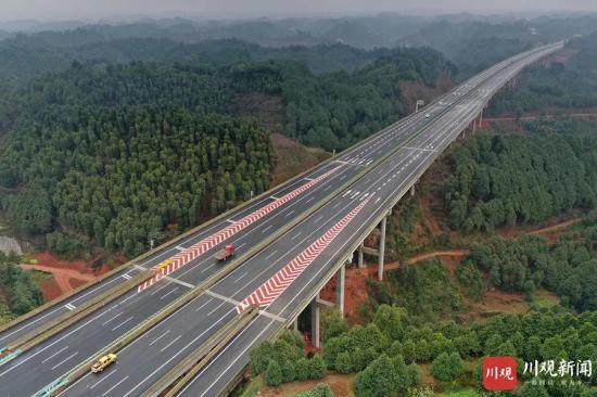 成宜高速仁寿段全长56.