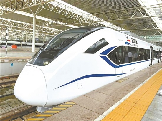 "天府号"动车开行.(图据《四川日报》)