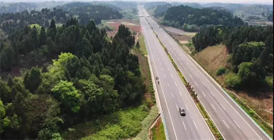 红星路南延线仁寿段已通车;黑龙滩环湖东路即将动工;省道210线