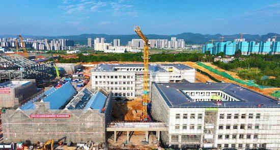 由清华大学附属中学和天府新区眉山管理委员会合作共建的一所涵盖小学