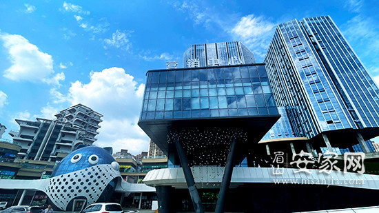 中欧建工创智中心雄踞成眉双城枢纽板块岷东新区,与政务中心毗邻而居