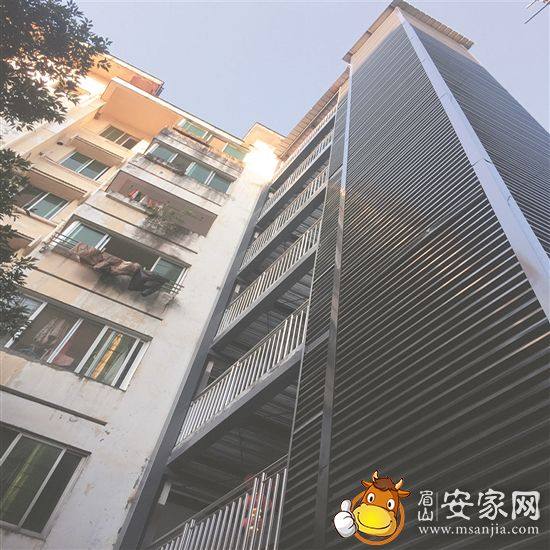 旭光小区首批电梯增设完成.